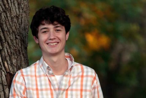 Bennett Durando from Webster Groves High School is the recipient of the 2017 Bruce Schneider Memorial Leadership Scholarship. Next fall, Durando will attend the University of Missouri, Columbia, majoring in journalism - with an emphasis on sports journalism.